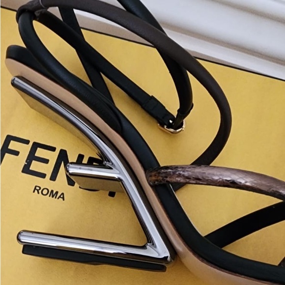 Fendi Wedge Heels Size 38.5 - Picture 4 of 7